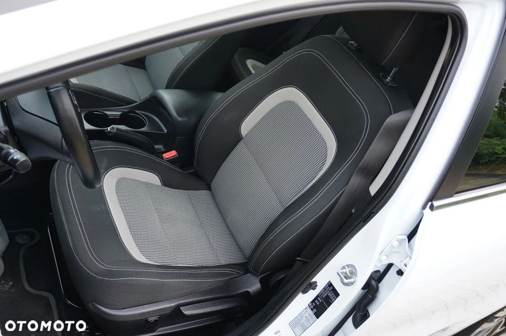 Kia Ceed 1.6 GDI Dream Team Edition - 20