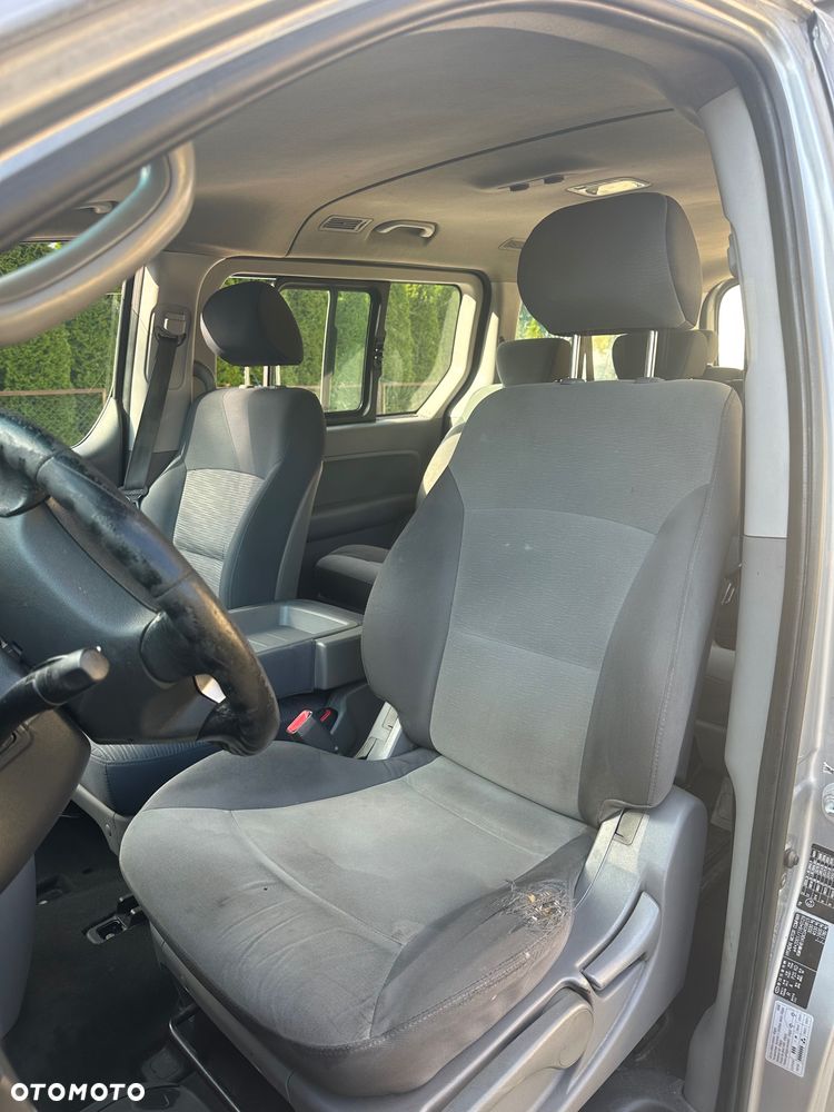 Hyundai H-1 Starex - 4