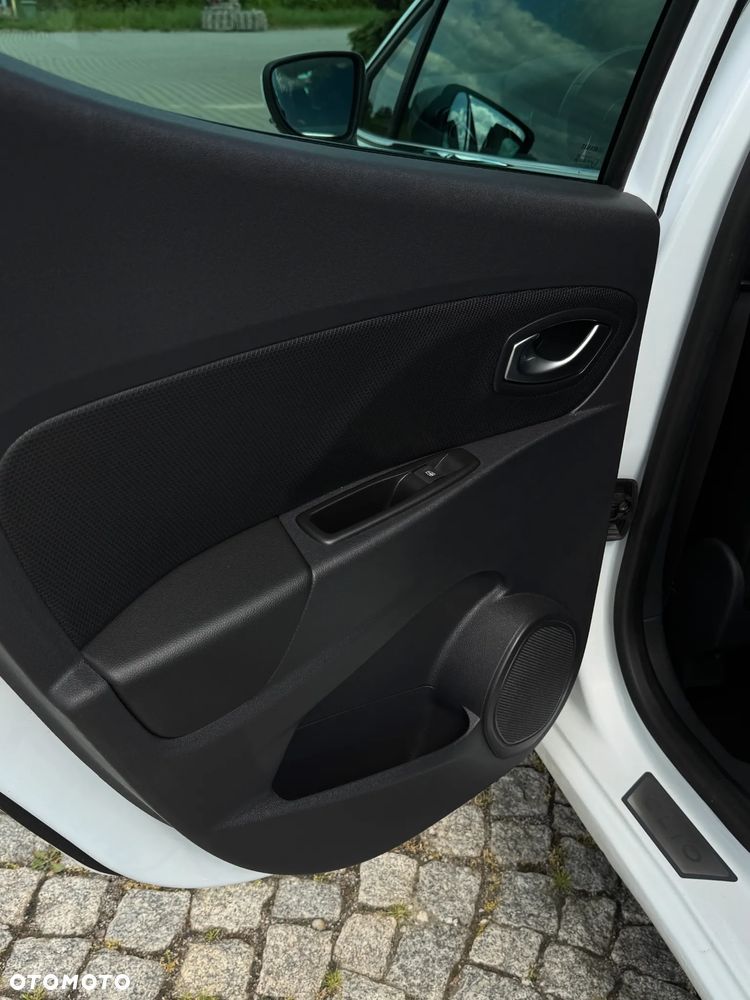 Renault Clio - 36