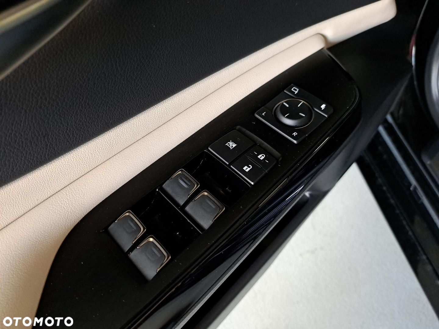 Lexus ES 300h Business Edition - 33