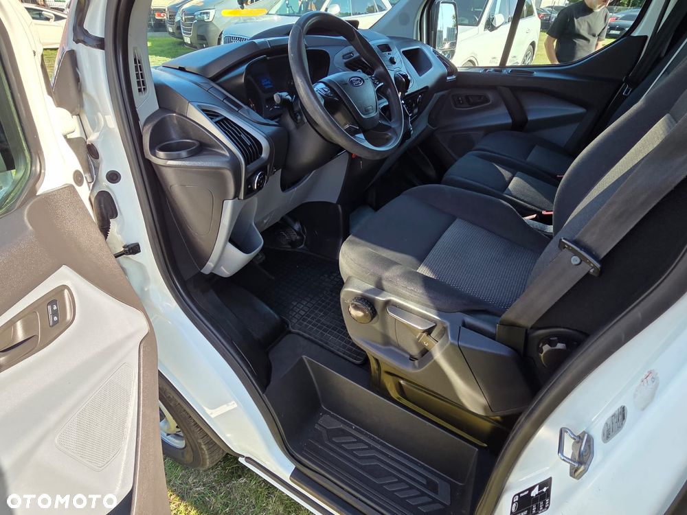 Ford TRANSIT CUSTOM - 23