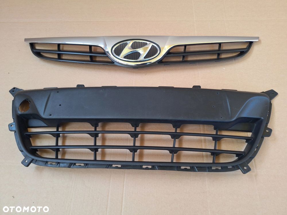 HYUNDAI i20 I GRILL ATRAPA+ KRATKA ŚRODKOWA W ZDERZAK PRZÓD 86561-J1000 86351-1J000 - 1