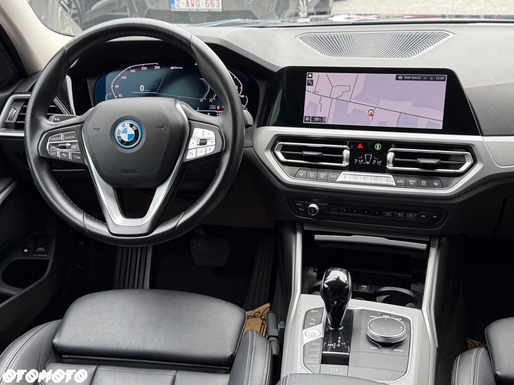 BMW Seria 3 320e Sport Line - 11