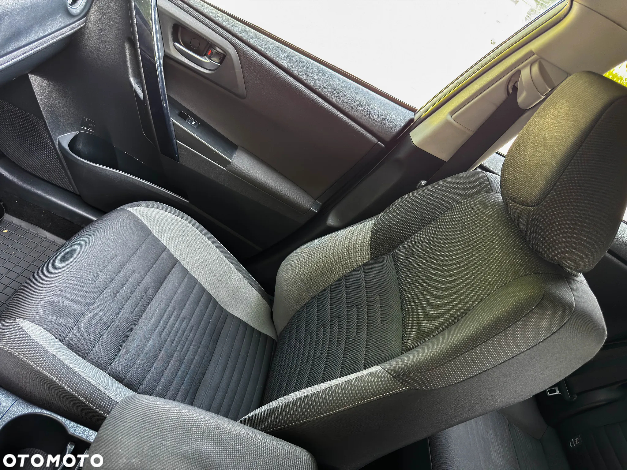 Toyota Auris 1.8 VVT-i Hybrid Automatik Edition S+ - 29
