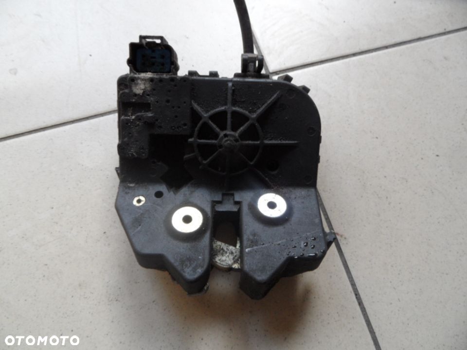 ZAMEK KLAPY BAGAZNIKA FOCUS MK1 I  KOMBI - 2