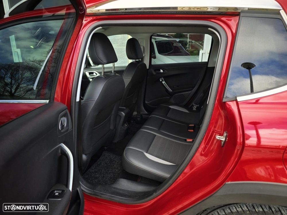 Peugeot 2008 1.2 PureTech Allure - 22