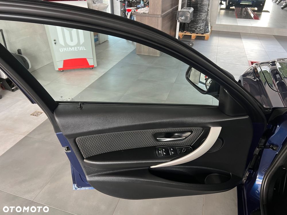 BMW Seria 3 318i Edition Luxury Line Purity - 16