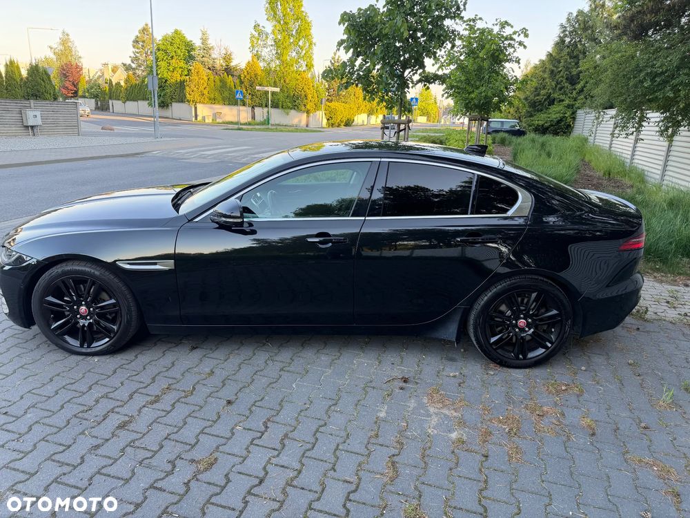Jaguar XE 2.0 D200 mHEV AWD R-Dynamic S - 9