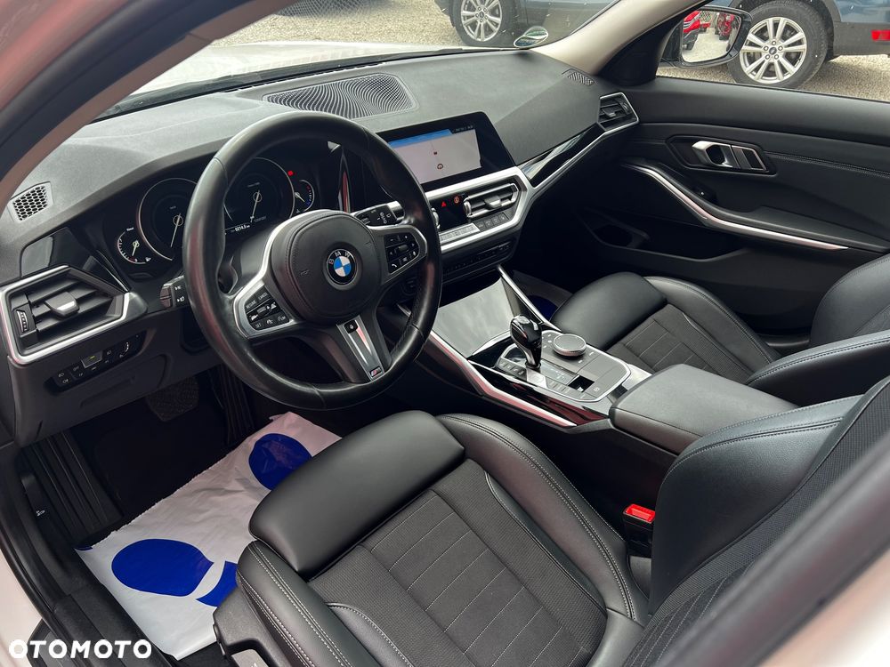 BMW Seria 3 320d xDrive Edition M Sport Shadow - 13