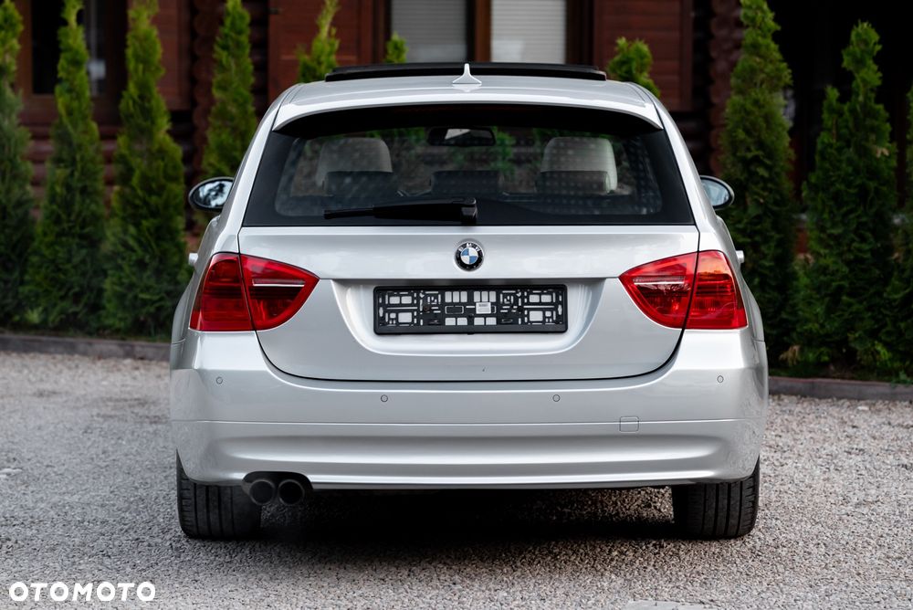 BMW Seria 3 330xi - 11