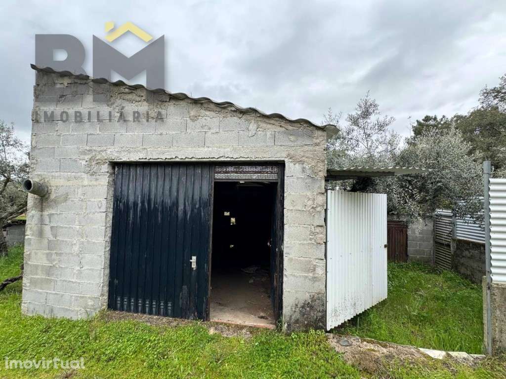 Terreno rústico com aproximadamente 1.850 m², localizado próximo do... - Grande imagem: 4/16