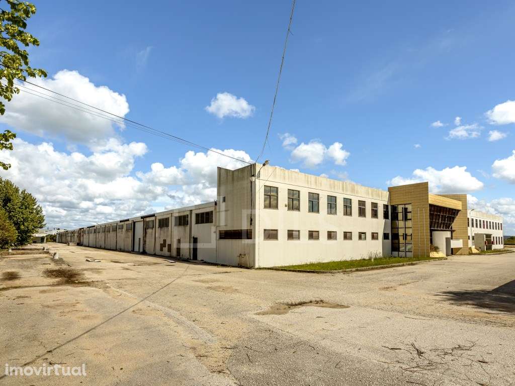 Armazém para venda na Zona Industrial de Torres Novas - Grande imagem: 3/26