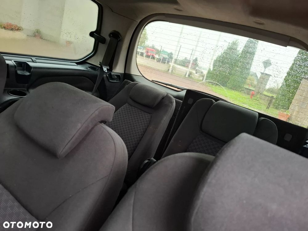Ford Galaxy 2.2 TDCi Ghia - 9