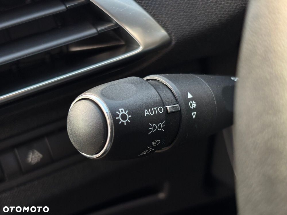 Peugeot 5008 1.5 BlueHDi Active Pack S&S EAT8 - 34