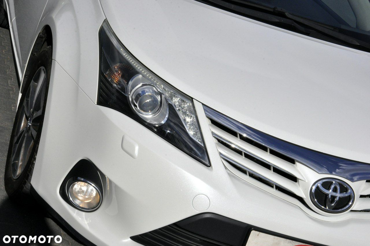 Toyota Avensis 2.0 Multidrive S Executive - 10