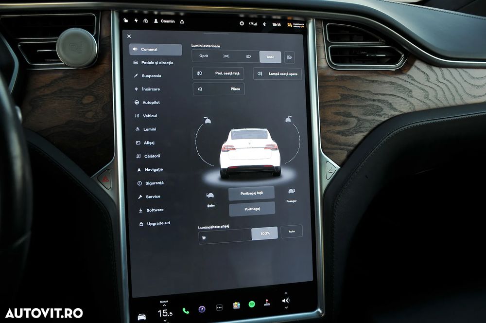 Tesla Model X - 22