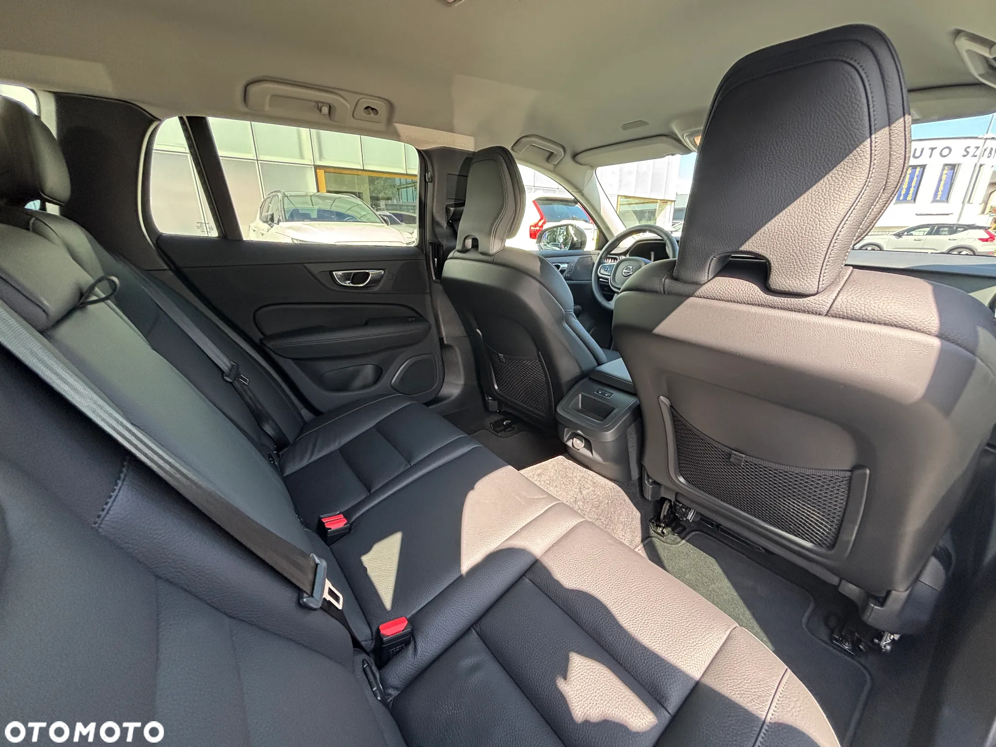 Volvo V60 B4 B Plus Dark - 15