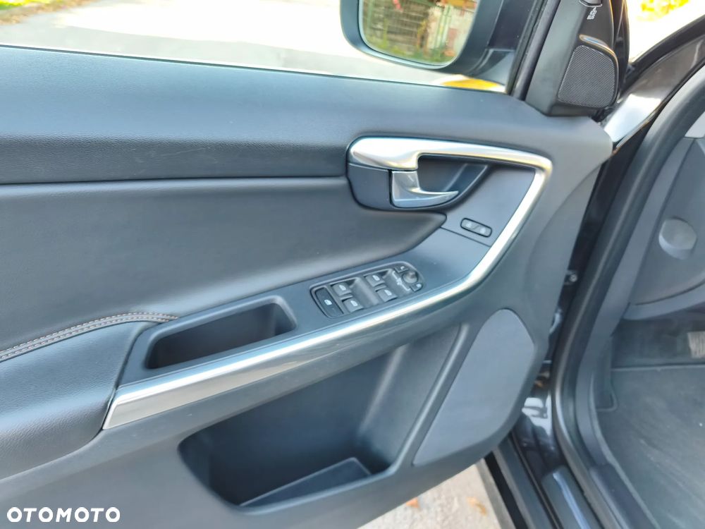 Volvo XC 60 D4 AWD Geartronic Momentum - 13