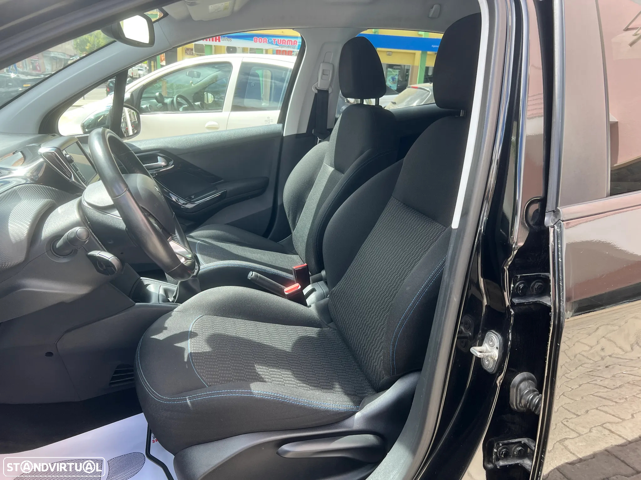 Peugeot 208 1.2 PureTech Style - 12