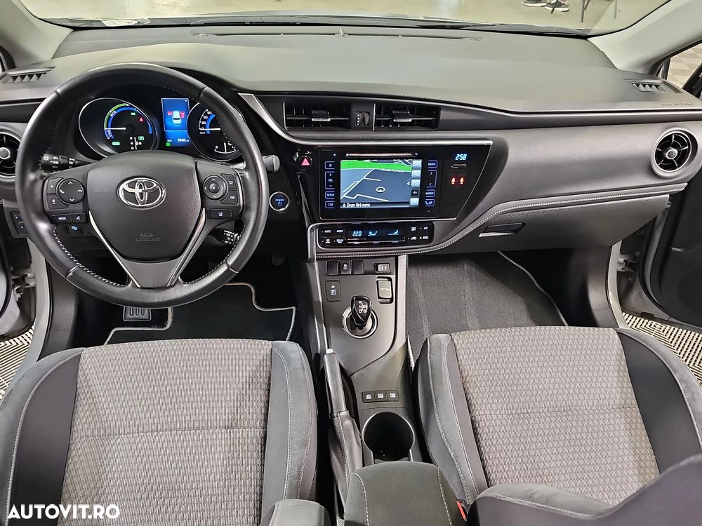 Toyota Auris - 11