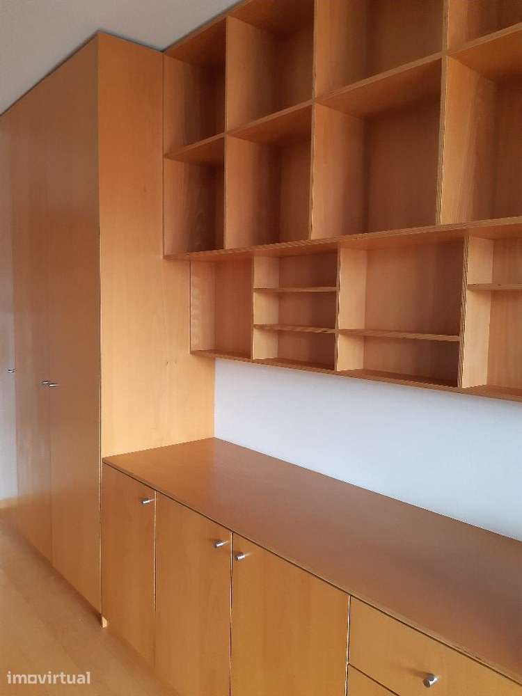 Arrenda-se T0 na Quinta da Portela, cozinha equipada, Aparcamento cob. - Grande imagem: 3/15