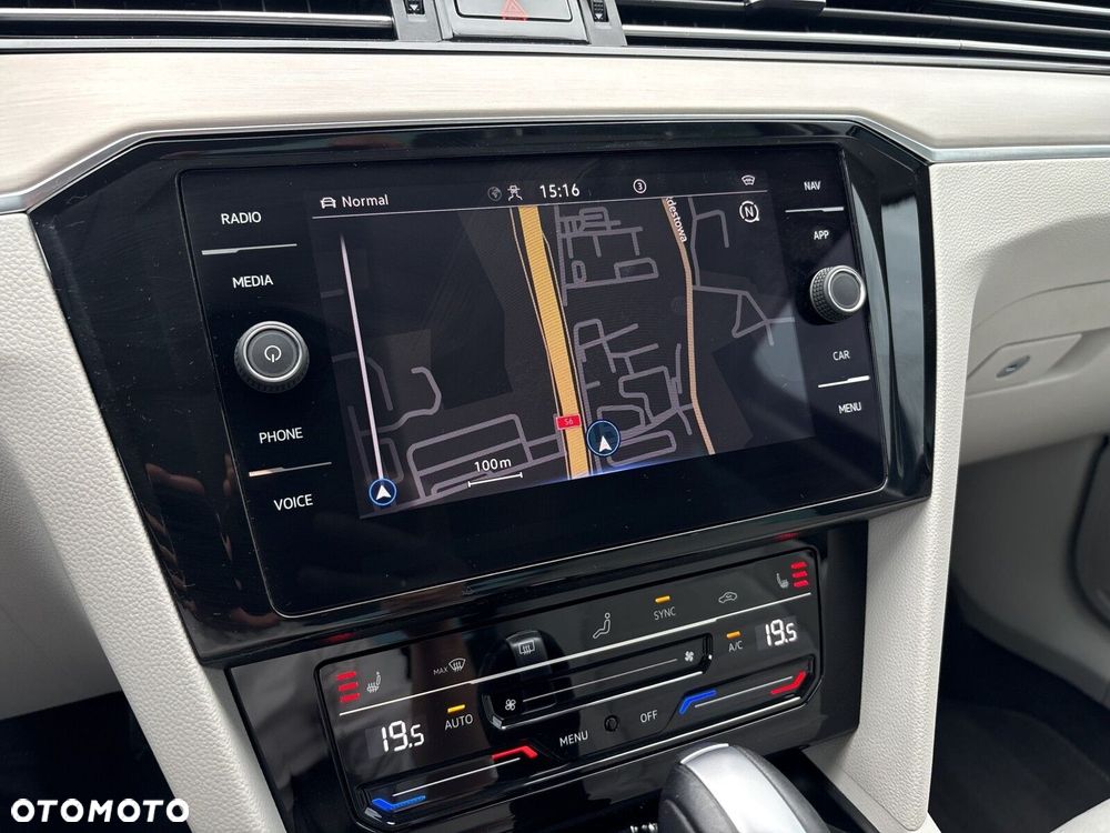 Volkswagen Passat 2.0 TDI Elegance DSG - 26