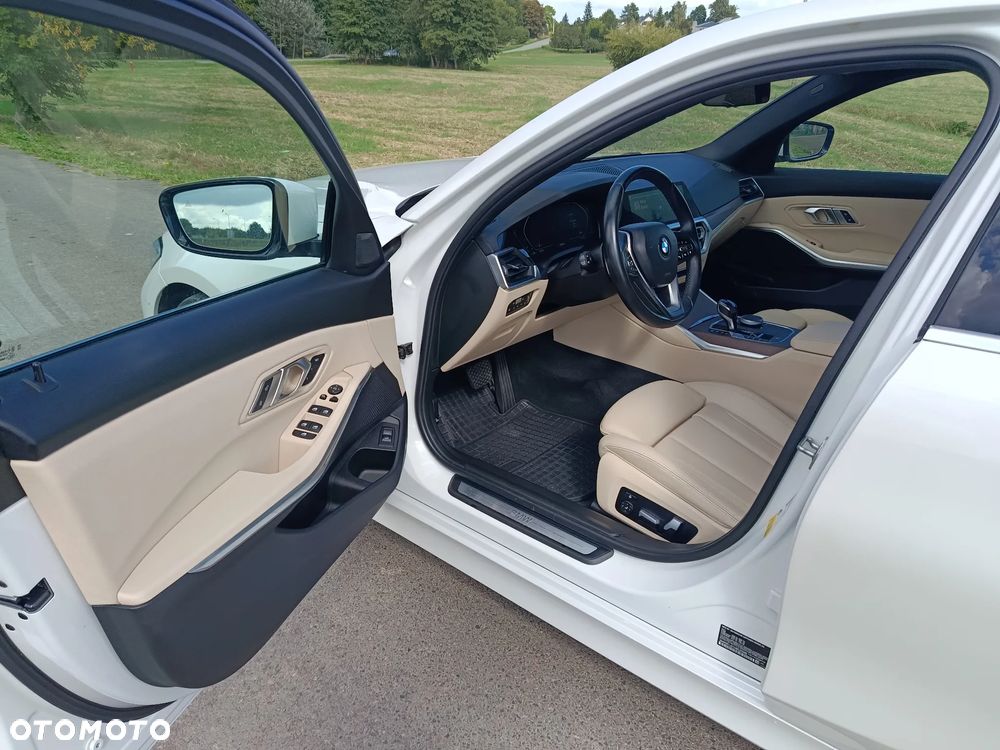 BMW Seria 3 330i Sport Line - 10