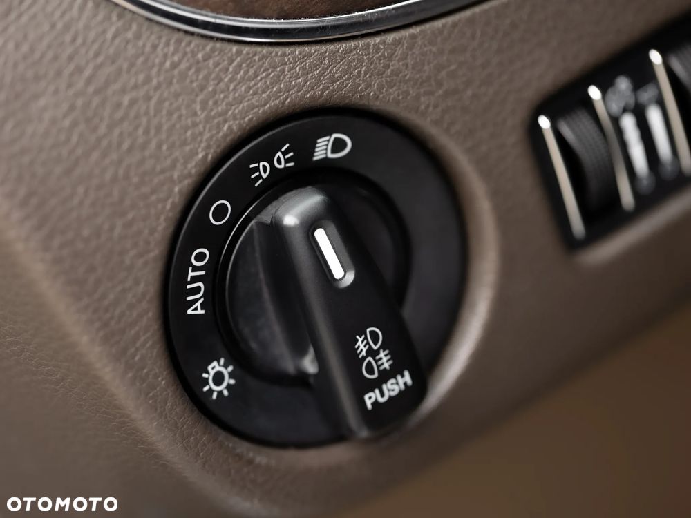 Lancia Voyager 3.6 Platinum - 23