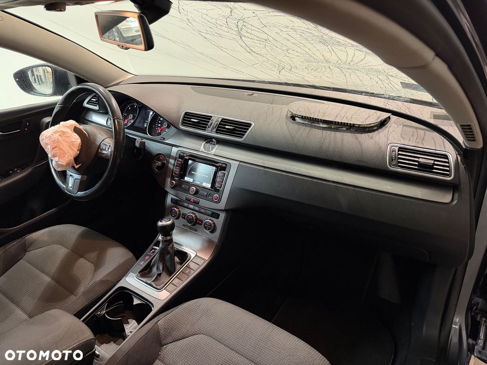 Volkswagen Passat 1.6 TDI BlueMotion Technology Comfortline - 22