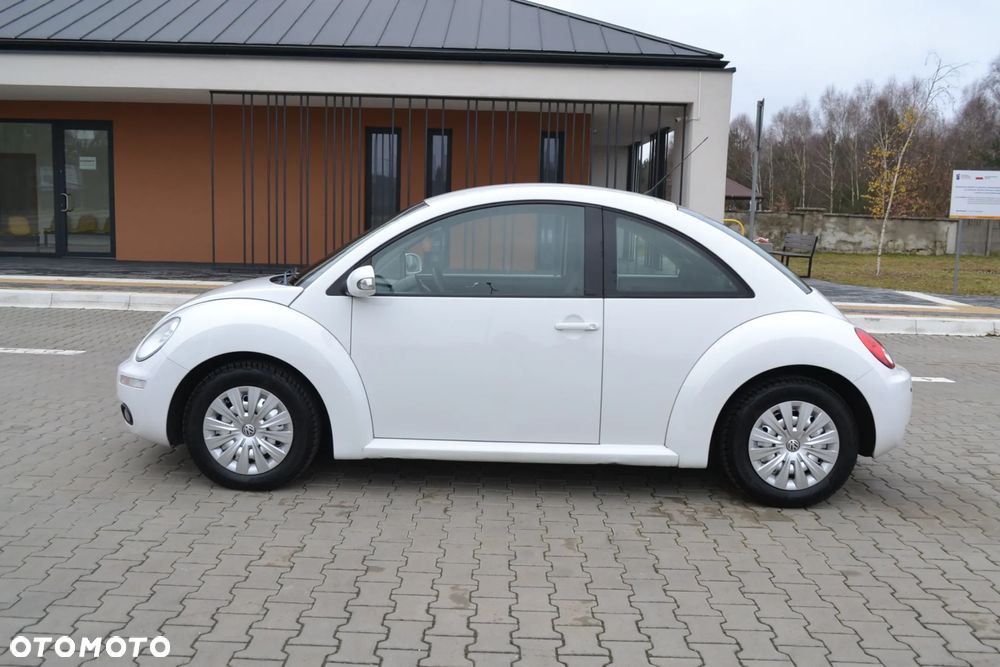 Volkswagen New Beetle - 12
