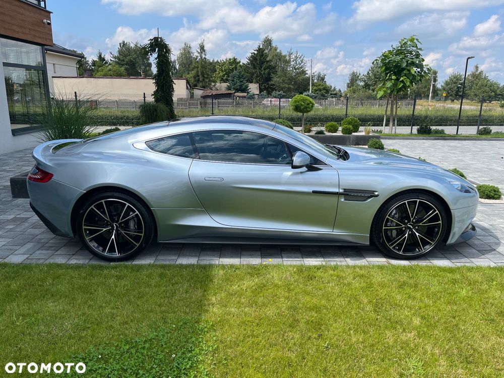 Aston Martin Vanquish - 5