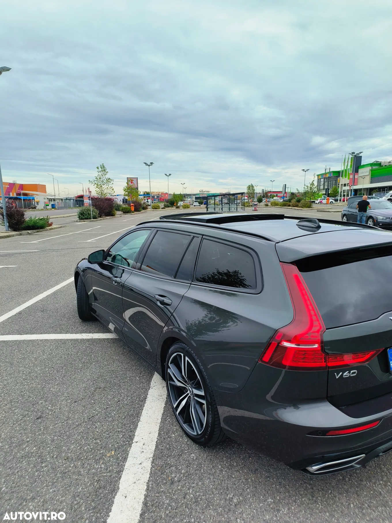 Volvo V60 D4 R-Design - 11
