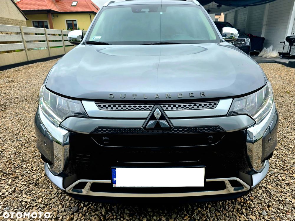 Mitsubishi Outlander 2.0 Instyle + 4WD CVT - 18