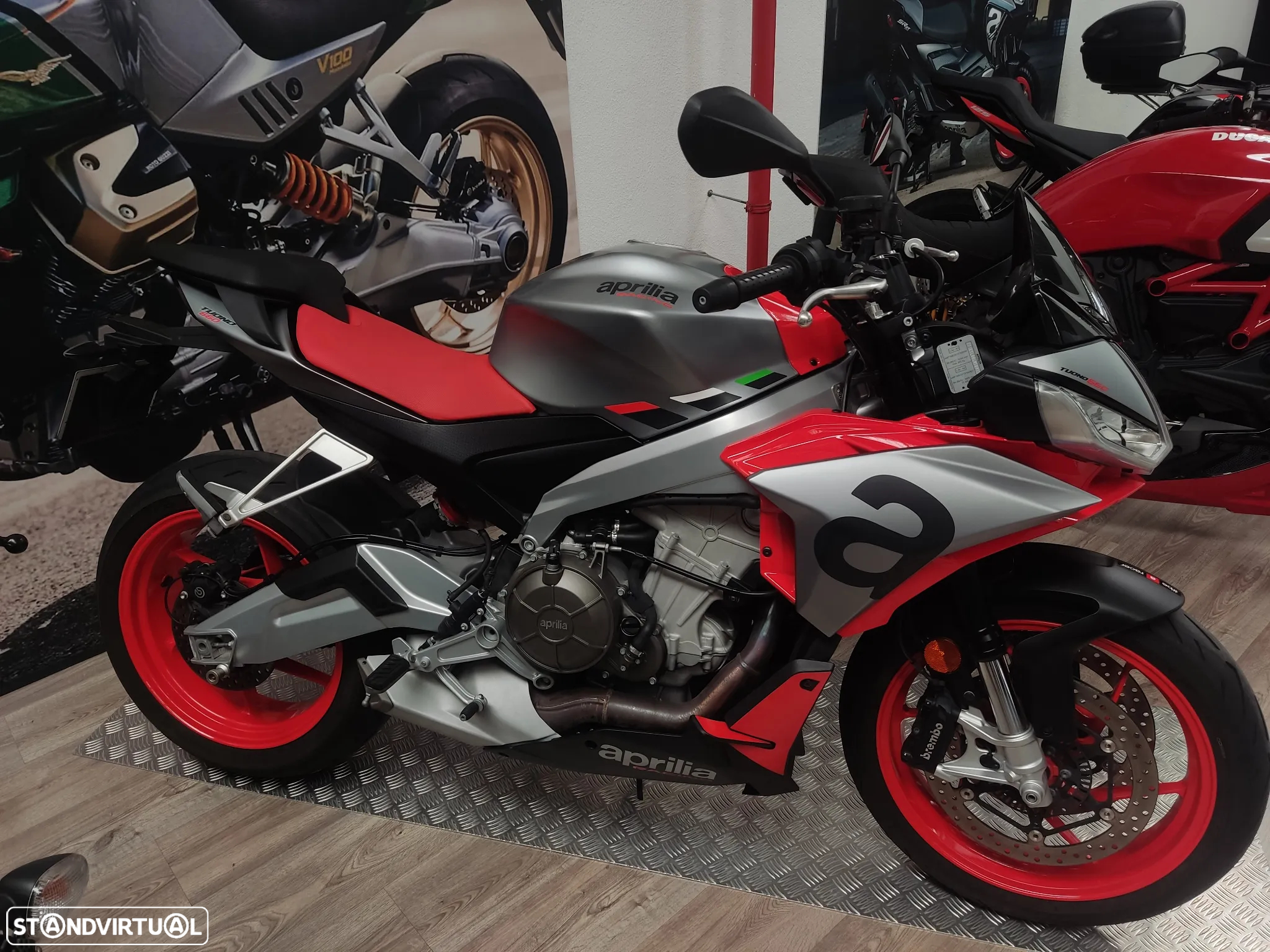 Aprilia Tuono 660 - 4