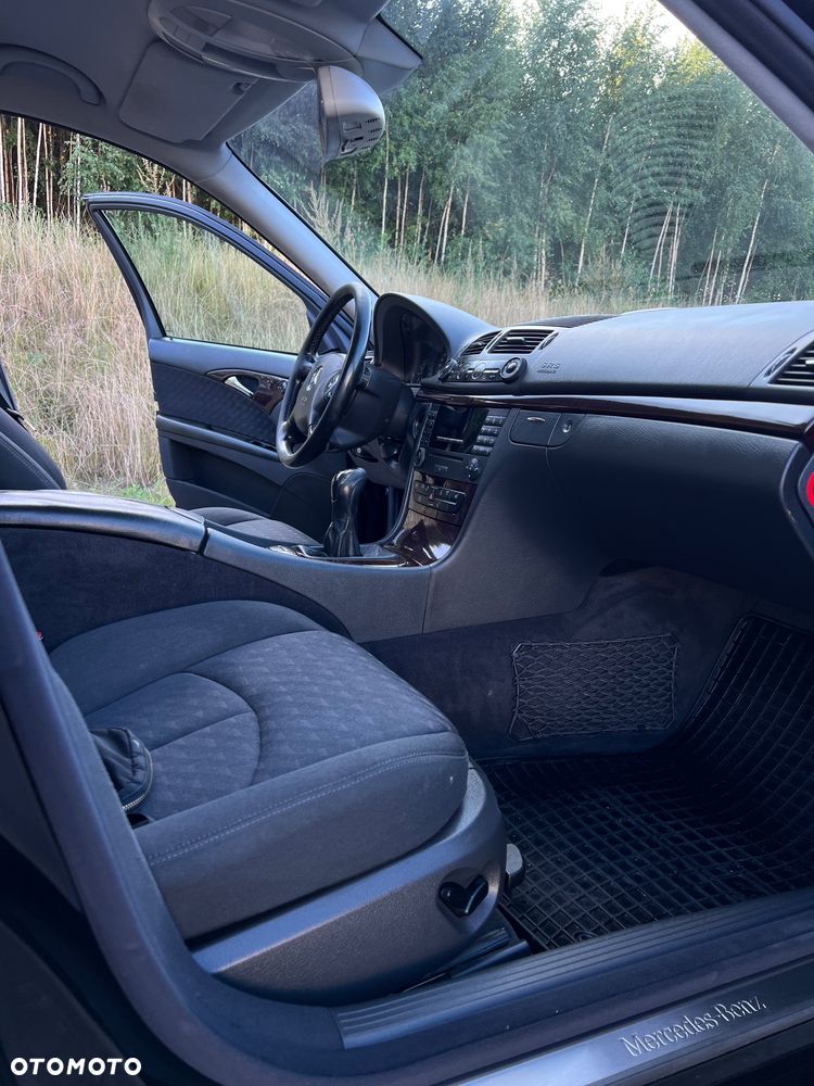 Mercedes-Benz Klasa E 270 CDI T Classic - 12