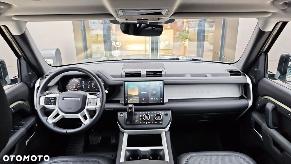 Land Rover Defender - 3
