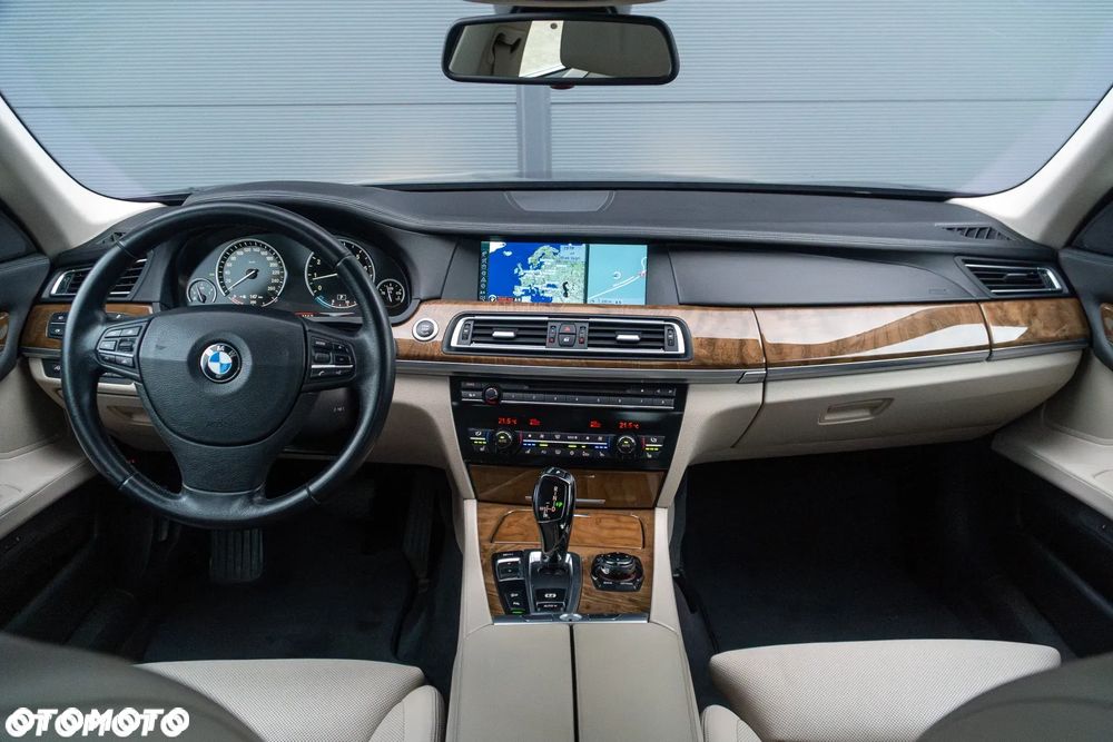BMW Seria 7 750i L xDrive - 14