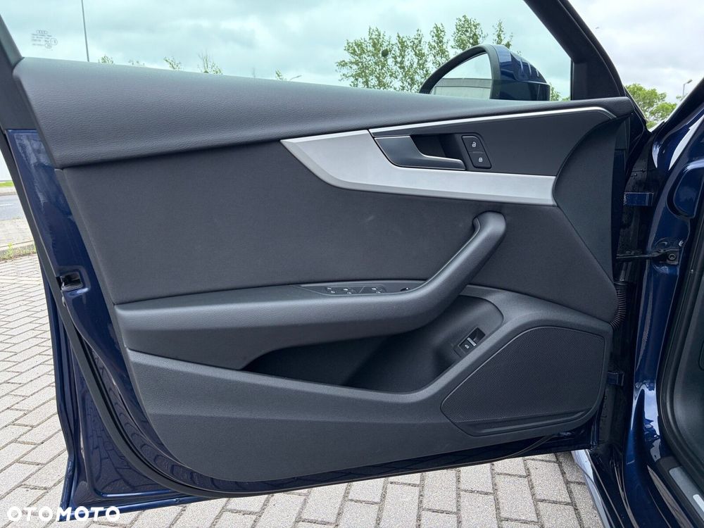 Audi A4 Limousine - 10
