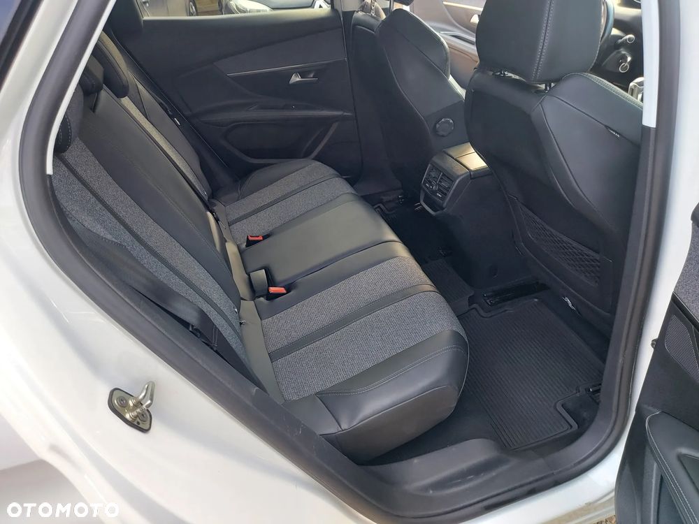 Peugeot 3008 1.2 PureTech Allure S&S - 23