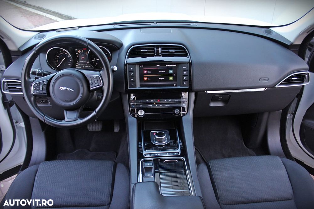 Jaguar F-Pace - 25