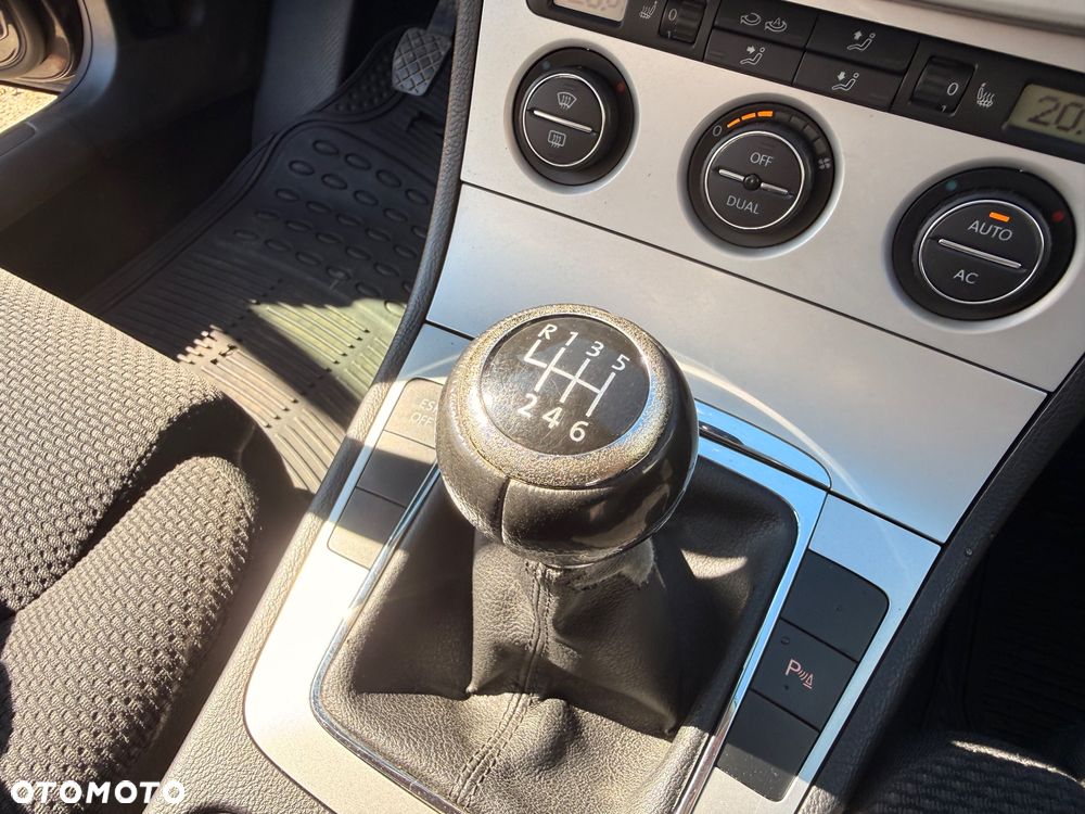 Volkswagen Passat 2.0 TDI Comfortline - 18