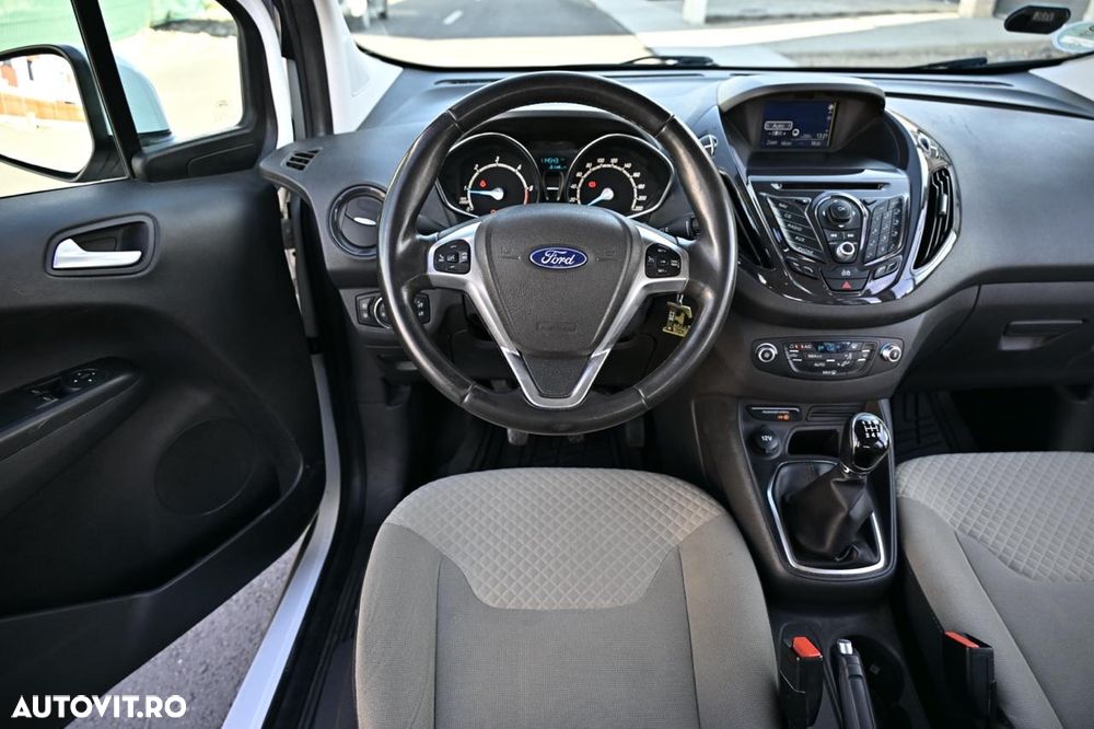 Ford Tourneo Courier 1.5 TDCi Trend - 4