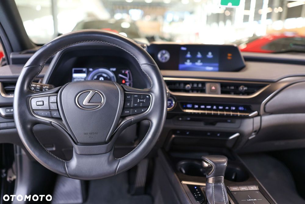 Lexus UX - 25