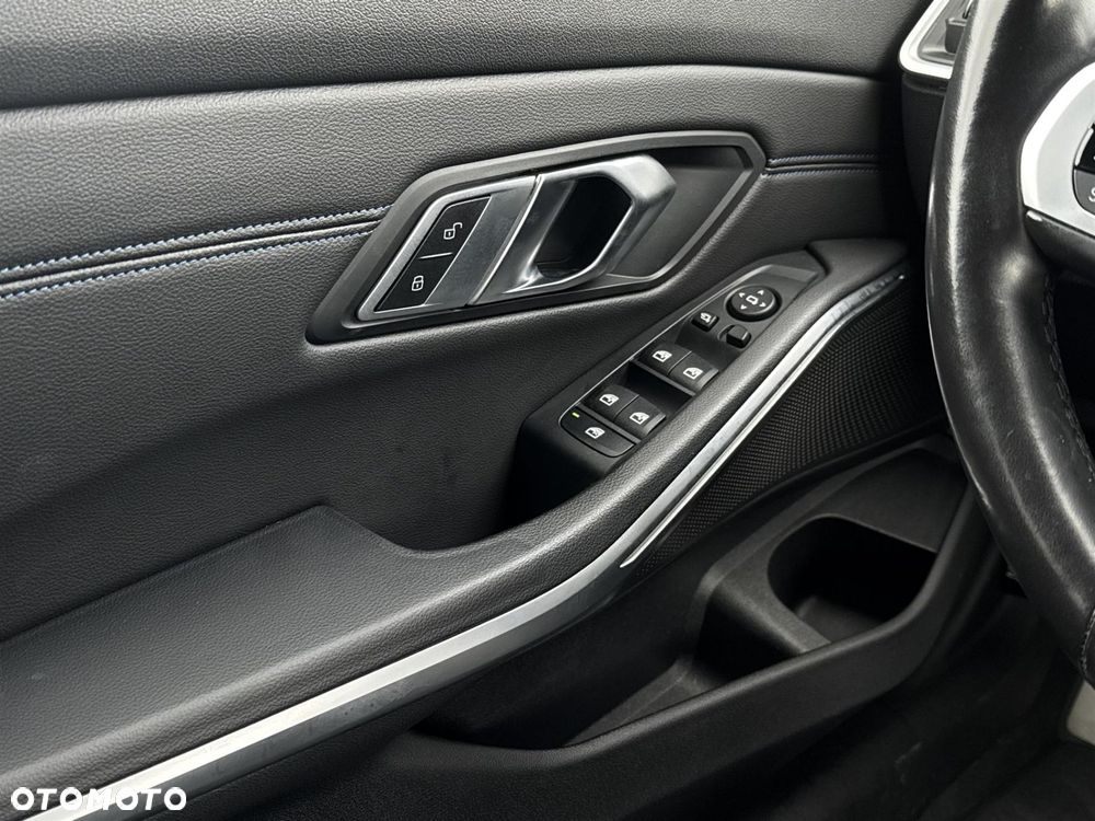 BMW Seria 3 320d xDrive - 19