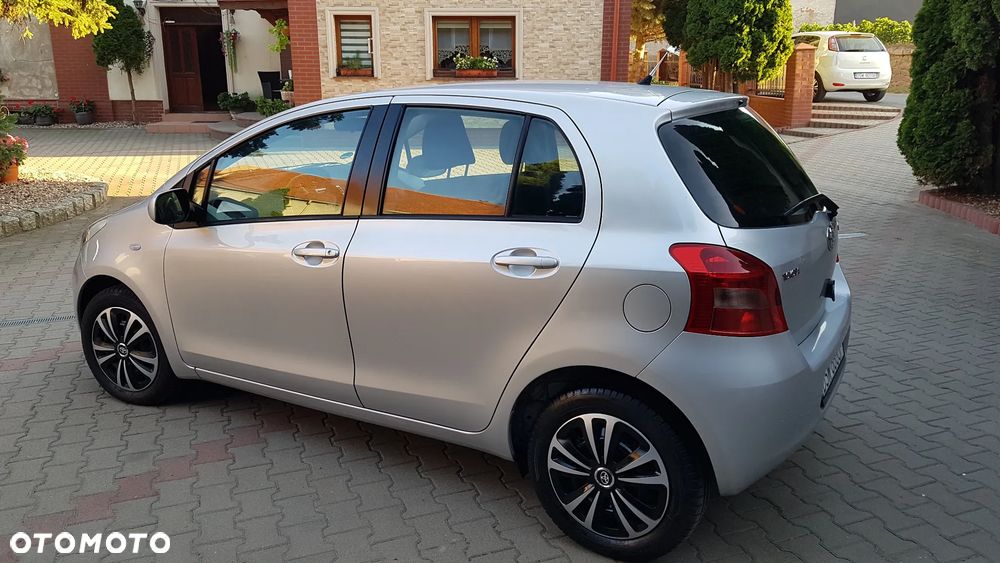 Toyota Yaris 1.3 Luna Premium - 17