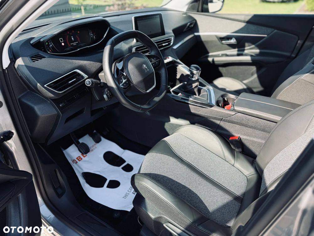 Peugeot 3008 1.2 PureTech Allure S&S - 13