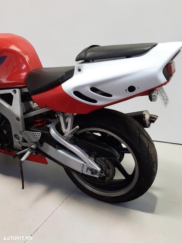 Honda CBR 900RR Fireblade - 13
