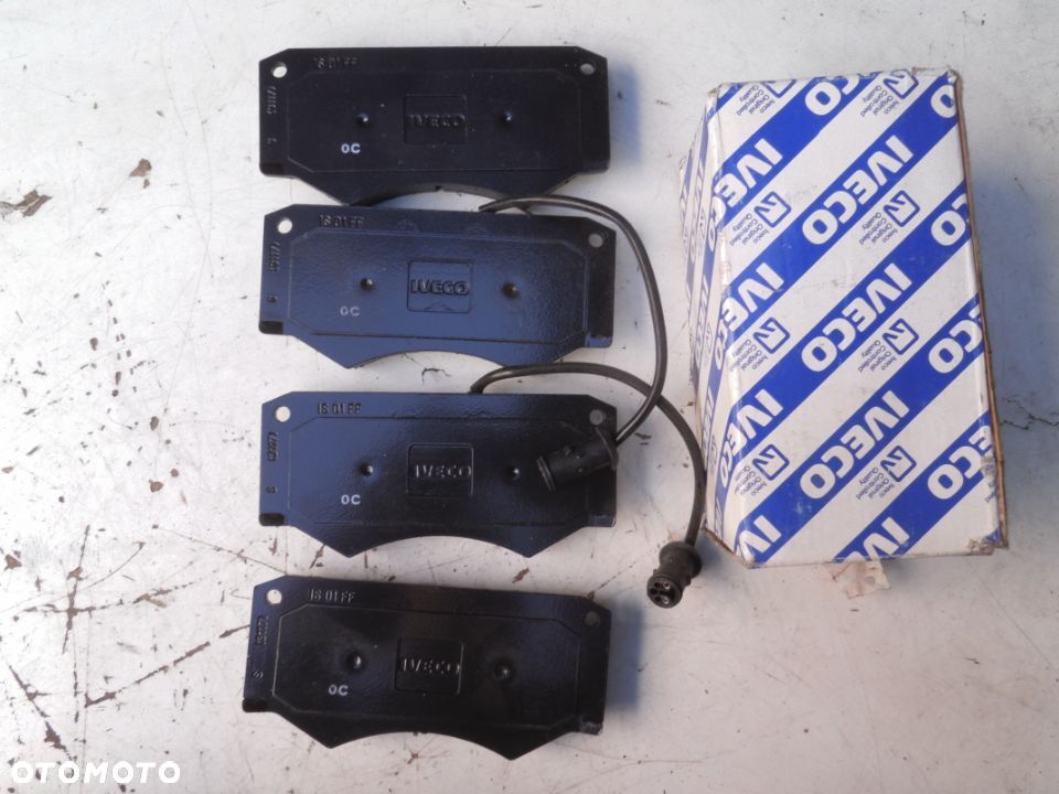 KLOCKI PRZÓD IVECO DAILY II 2,5 45-10 ORYGINAŁ IVECO  1906040 POSIADAM 3 KOMPLETY - 1
