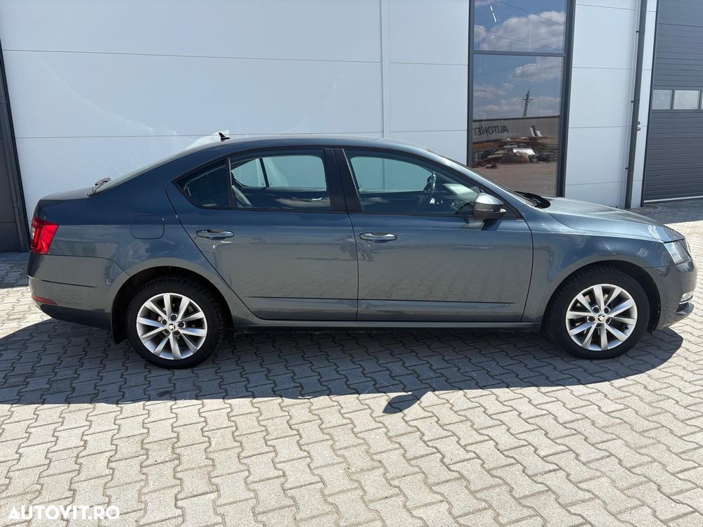 Skoda Octavia 2.0 TDI DSG Ambition - 8