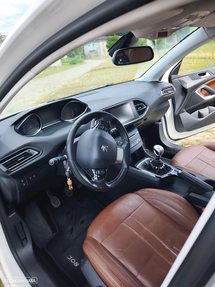 Peugeot 308 SW - 12